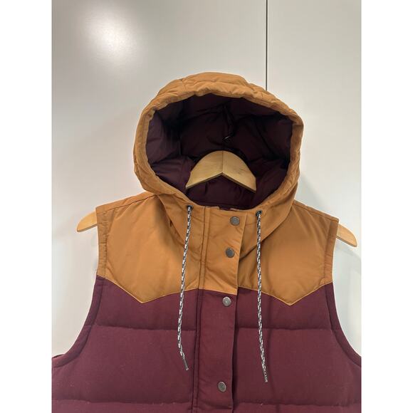 Patagonia Burgundy and Tan Puffer Vest - Picture 9 of 10
